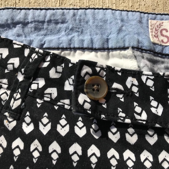 Women’s shorts size 11 - Picture 3 of 4